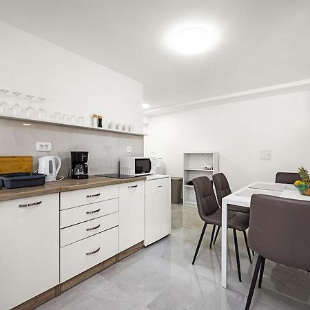 Apartment Olive Garden Near Pula 3 Km From Center And Only 4 Km From The Beach For 4 Persons Exteriör bild