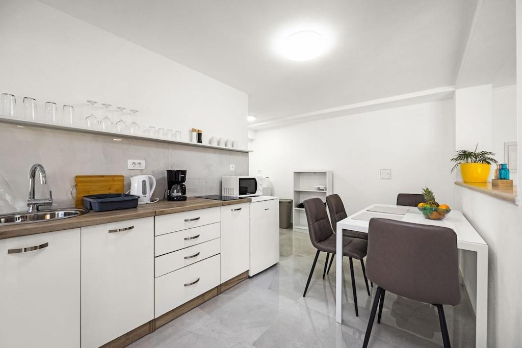 Apartment Olive Garden Near Pula 3 Km From Center And Only 4 Km From The Beach For 4 Persons Exteriör bild