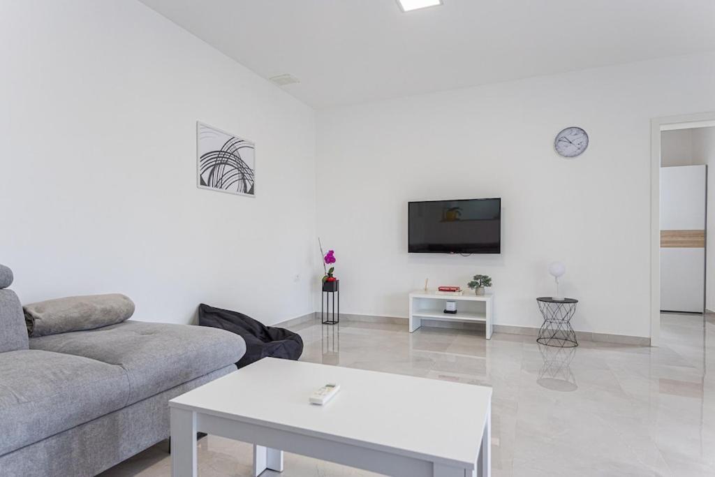 Apartment Olive Garden Near Pula 3 Km From Center And Only 4 Km From The Beach For 4 Persons Exteriör bild