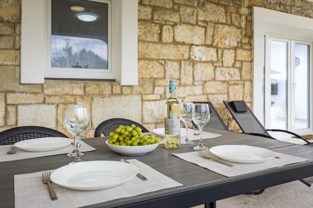 Apartment Olive Garden Near Pula 3 Km From Center And Only 4 Km From The Beach For 4 Persons Exteriör bild